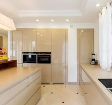 Wnętrze z meblami na wymiar